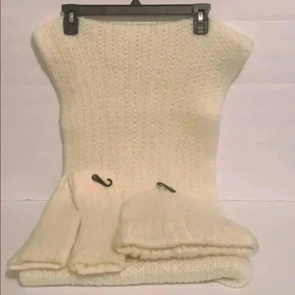 Urban Outfitters Scarf, Hat and Fingerless Glove - Picture 2 of 4